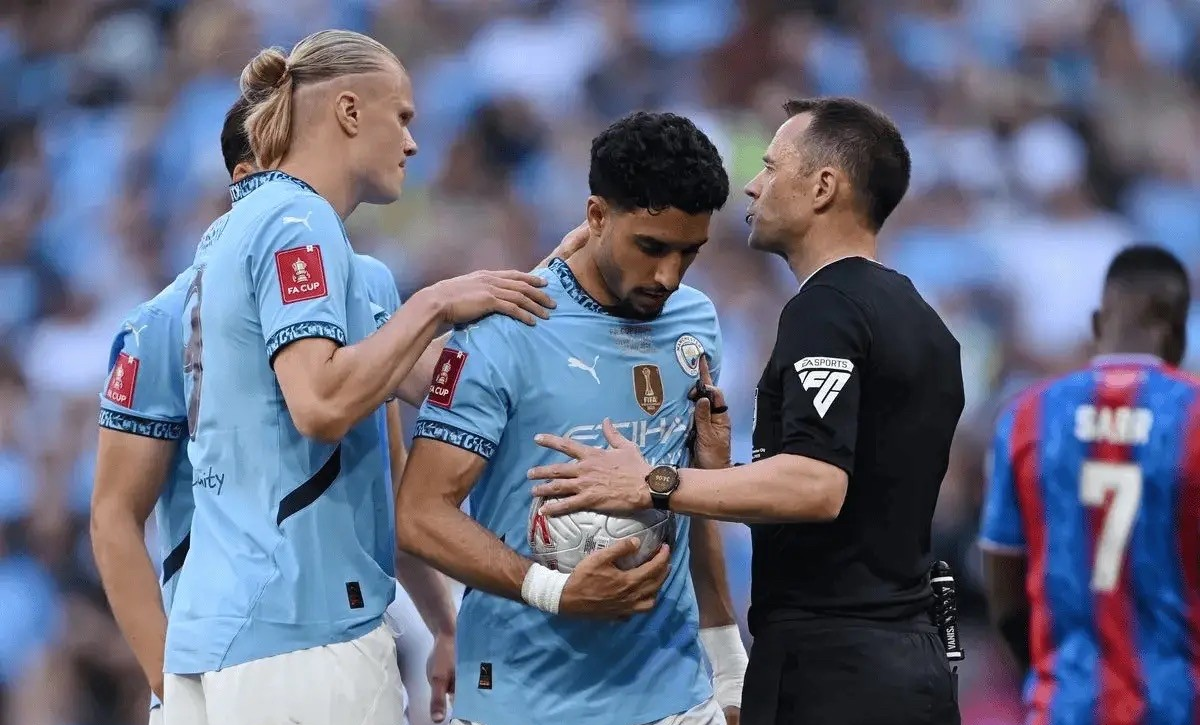 星空体育下载法甲今晨再迎强敌，切尔西伤情更新，主帅态度：赛场秩序良好，轮换策略成焦点的简单介绍