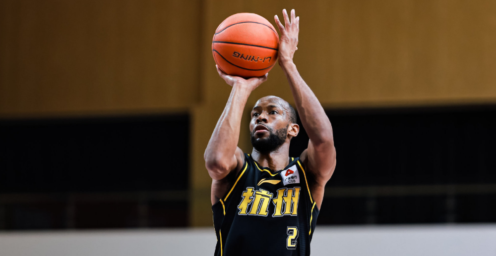 星空体育包含犹他爵士训练开放日；清晨更衣室发声引欢呼；CBA常规赛在即；赛季目标并未改变的词条