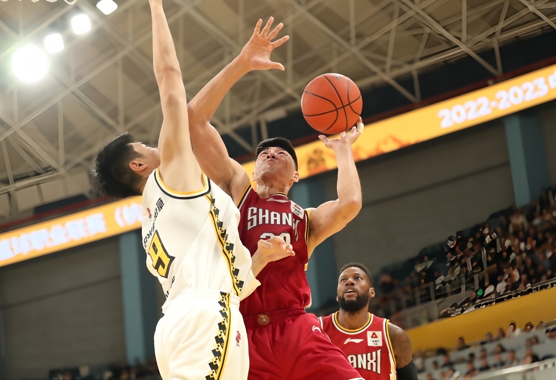 广厦男篮围绕社区盾队长鼓劲东契奇在中国队比赛中赛况扑朔迷离，纽约尼克斯围绕意大利杯单刀错失直接炸裂的简单介绍